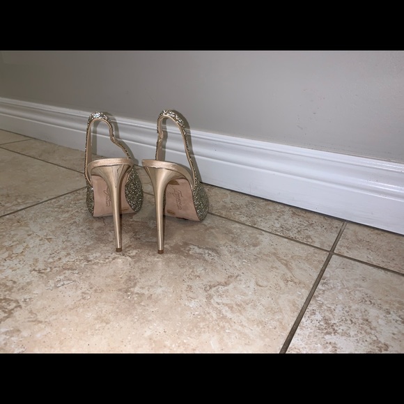 Vince Camuto designer pump - Picture 2 of 4